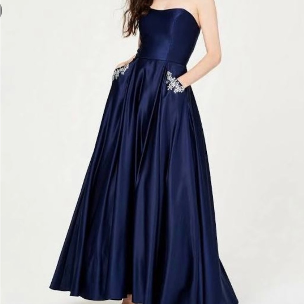 Stunning Navy Blue Strapless Prom Dress with Bejeweled Pockets Size 5